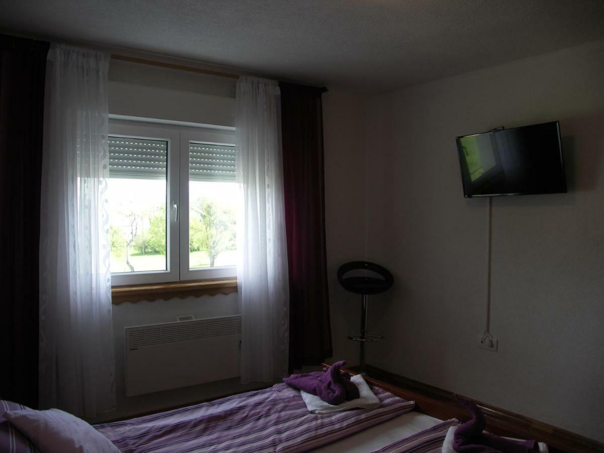 Apartments Zegarac House Korenica Esterno foto
