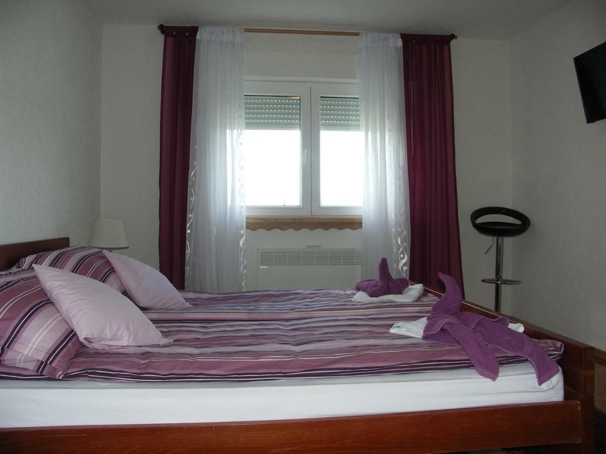 Apartments Zegarac House Korenica Esterno foto